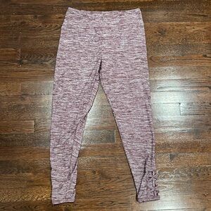 No boundaries maroon Capri leggings!